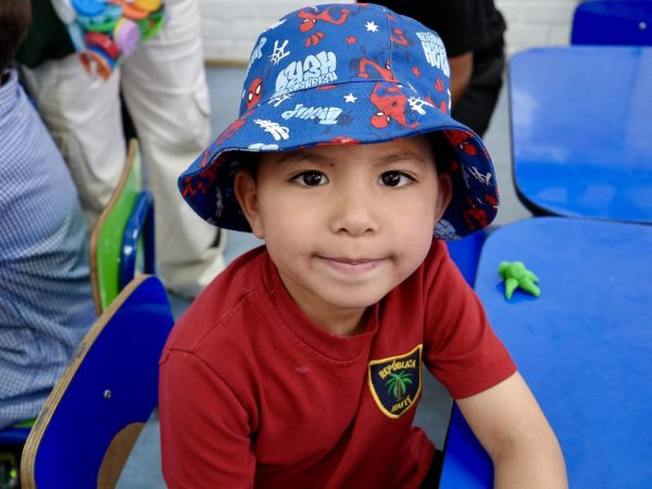 Niñas y niños de educación inicial en actividades de aula