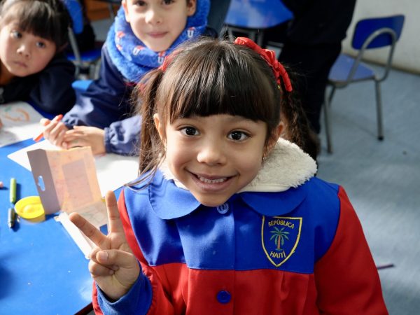 Niñas y niños de educación inicial en actividades de aula