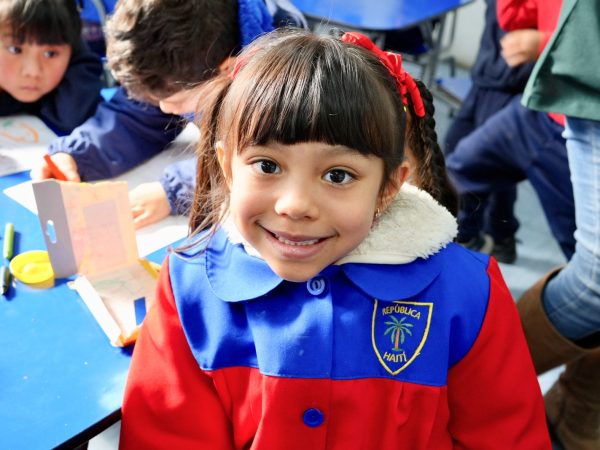Niñas y niños de educación inicial en actividades de aula